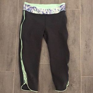 Girls Ivivva Capri leggings